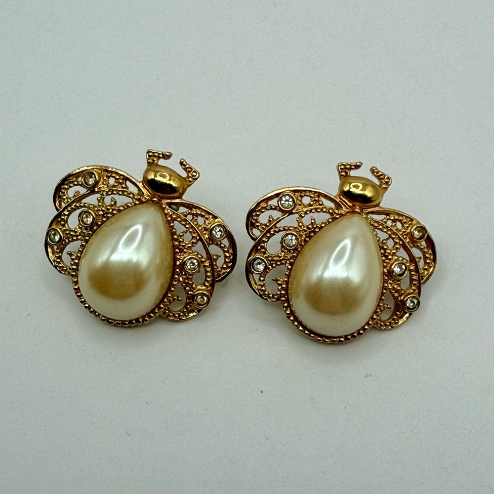 Vintage Avon Faux Pearl W Rhinestone Accents Bee Earrings EUC